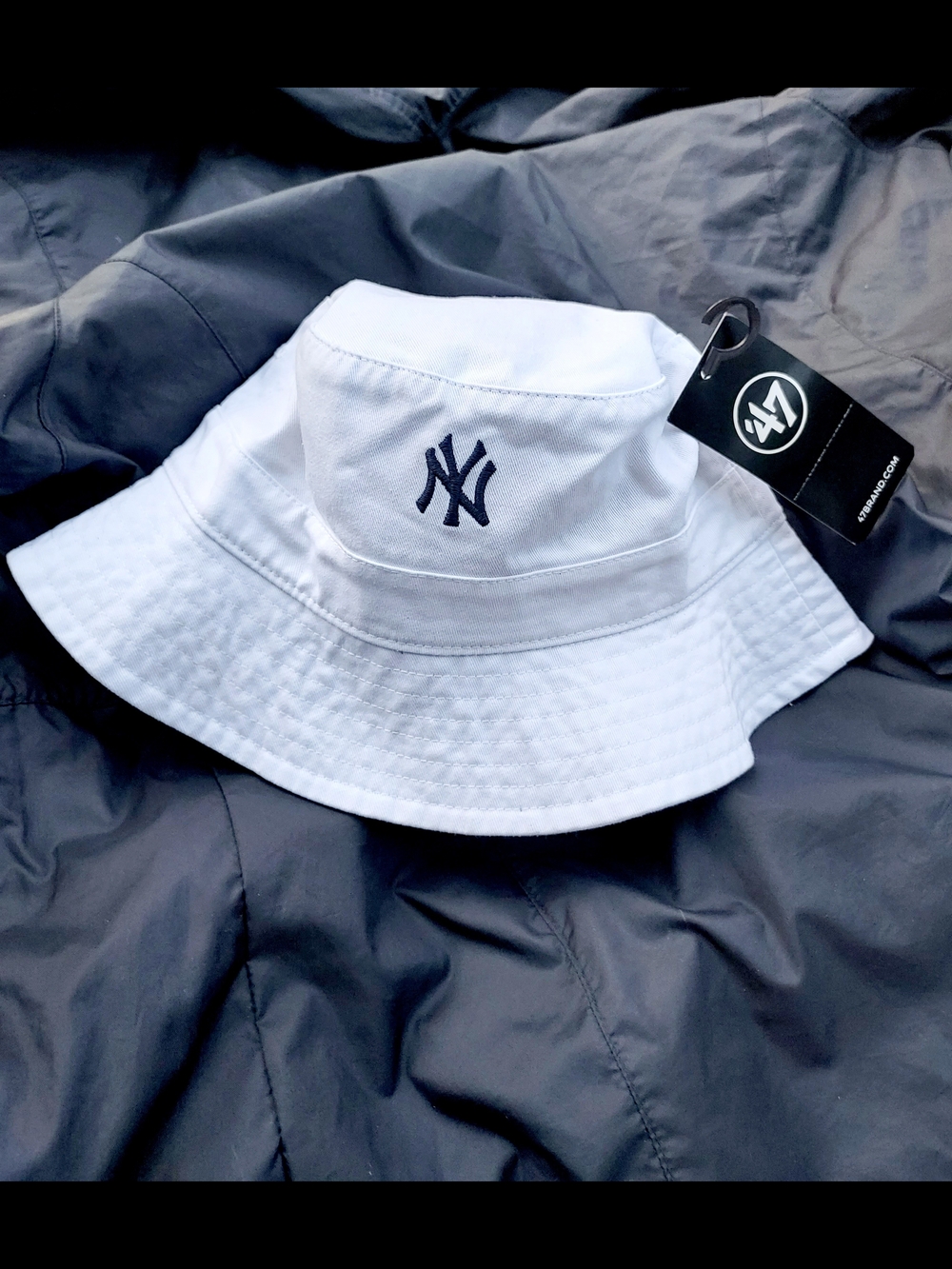 47 White Yankees Bucket Hat with Navy NY Emblem